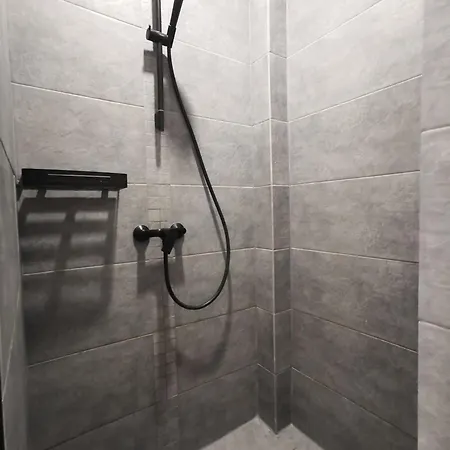 Modern With Fully Equipped Kitchen, Close To Lucavsala Park, Free Parking On Street, Near Centre شقة ريغا