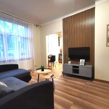 Modern With Fully Equipped Kitchen, Close To Lucavsala Park, Free Parking On Street, Near Centre شقة *
